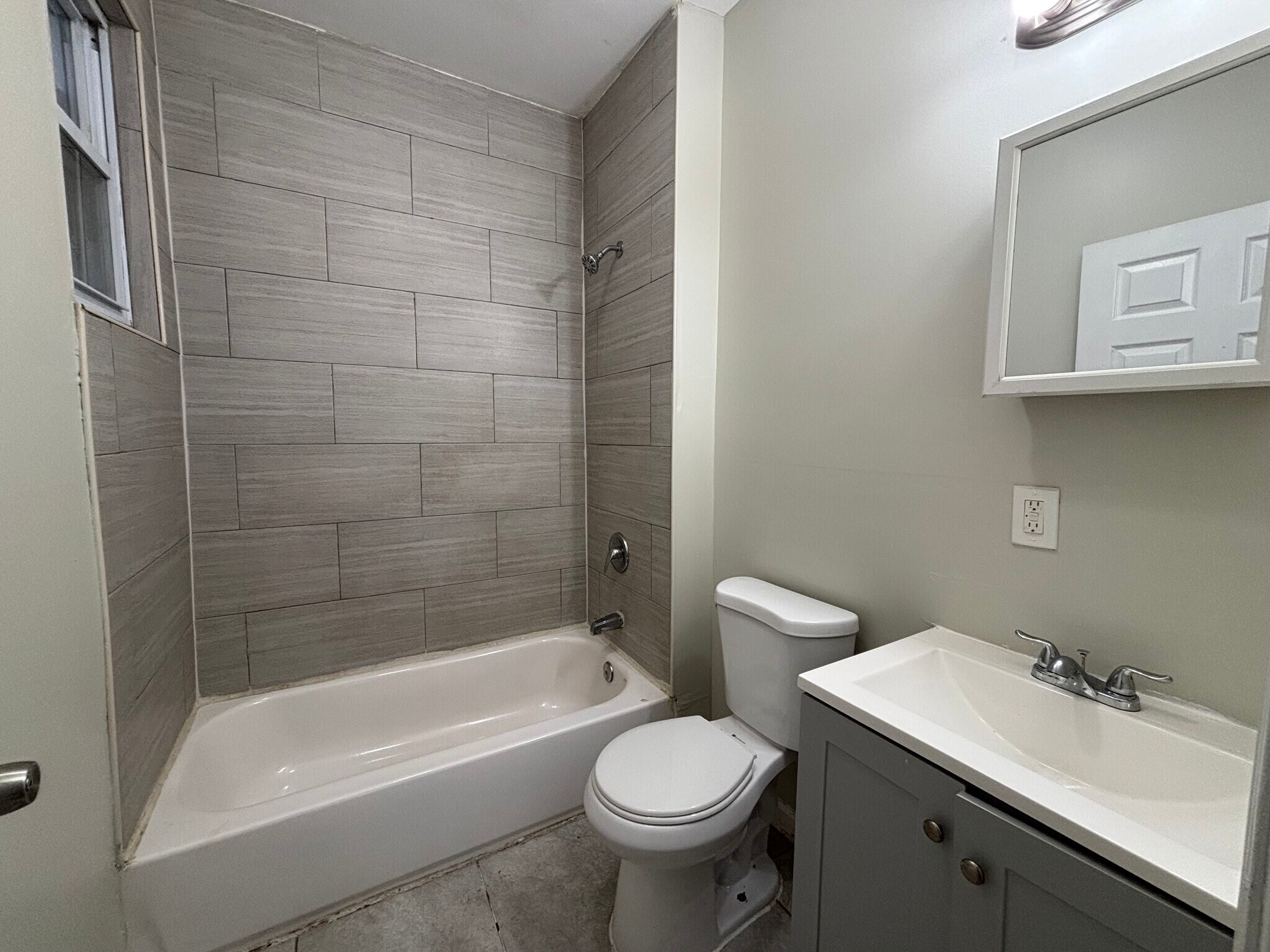 Building Photo - 386 Badger Ave