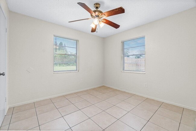 Building Photo - 4907 Gulfstream Rd