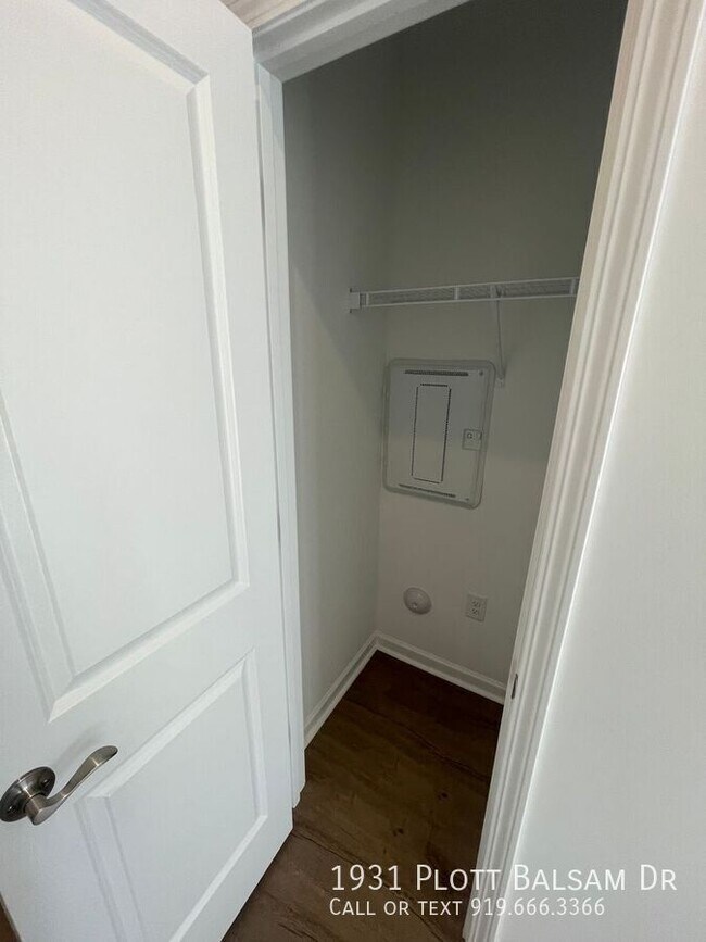 Building Photo - 1931 Plott Balsam Dr