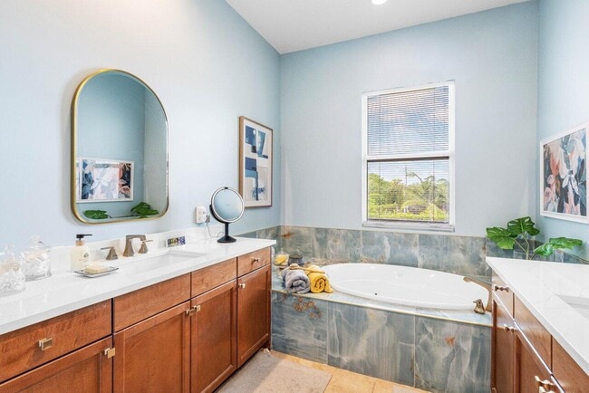 Building Photo - 1875 Highland Grove Dr