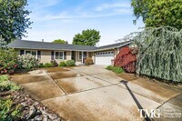 Building Photo - Cul De Sac Home in the Somerset West Neigh...