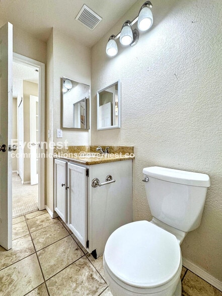 Building Photo - 18618 E Grand Cir