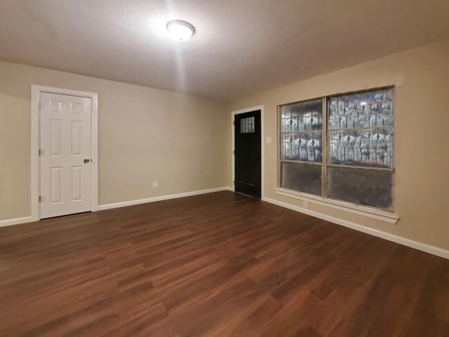 Building Photo - 8336 Bunche Dr
