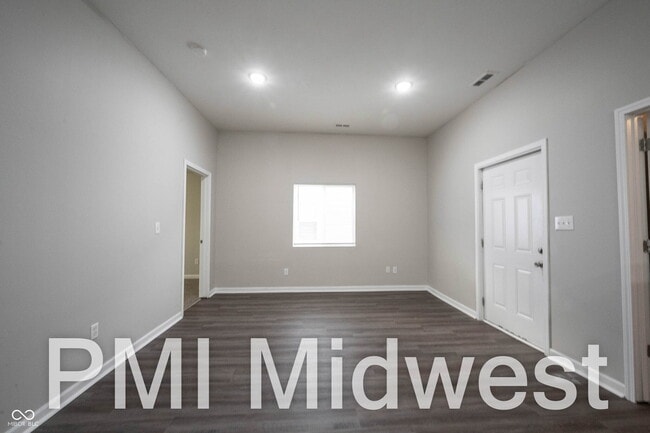 Building Photo - 925 N Sheffield Ave