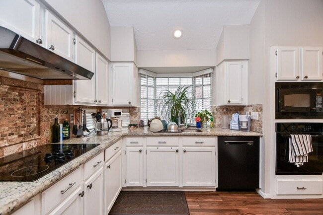 Building Photo - 4 bedrooms home in the heart of Copperfield