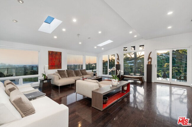 Building Photo - 1415 Summitridge Dr