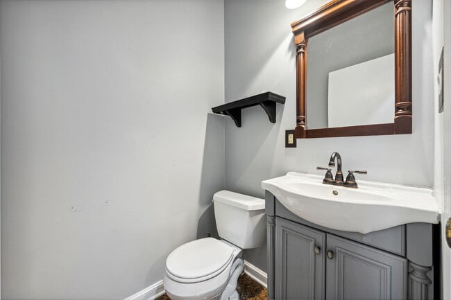 Building Photo - 4528 S St Lawrence Ave
