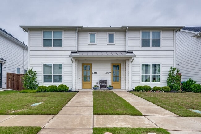 Building Photo - Modern 3 Bedroom, 2.5 Bath Townhome in a Gated Community for Lease!