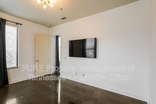 Building Photo - 210 30th Ave N