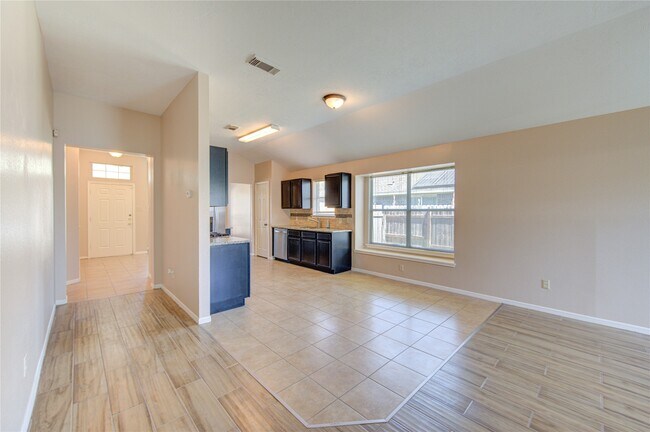 Building Photo - 5349 Pinewood Terrace