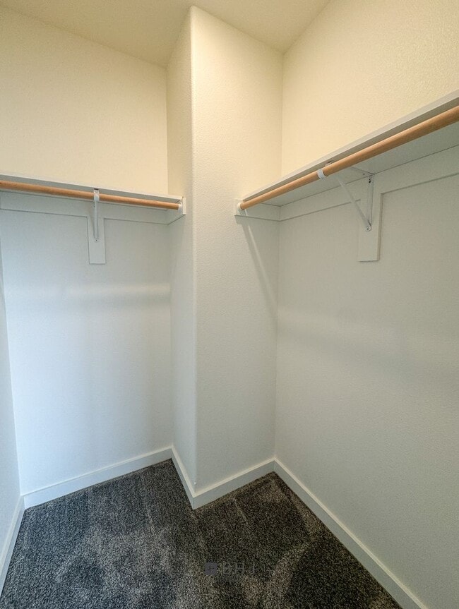 Building Photo - BRAND NEW Pet Friendly 1 bed/ 1 bath apart...