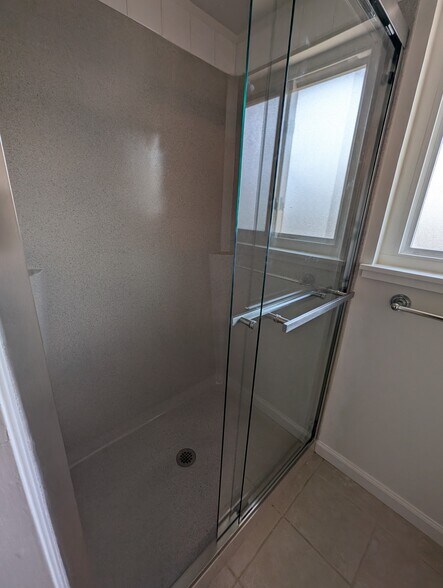 Building Photo - 214 Bayview St