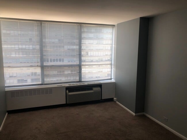 Building Photo - Newly Renovated, 1 Bed/1Bath Unit with Stu...