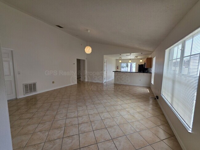 Building Photo - 752 Sonja Cir