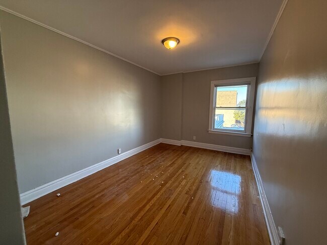 Building Photo - 2140 Clarence Ave