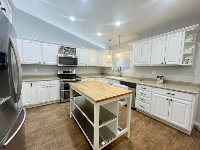 Building Photo - COMING SOON! ! Beautiful 3 Bed 2 Bath Corner Lot Cathedral City Home!