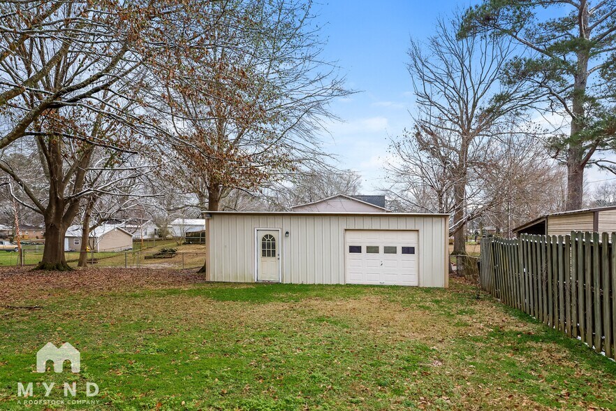 Building Photo - 217 Marshall Dr