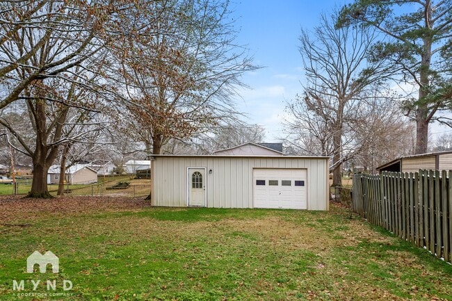 Building Photo - 217 Marshall Dr