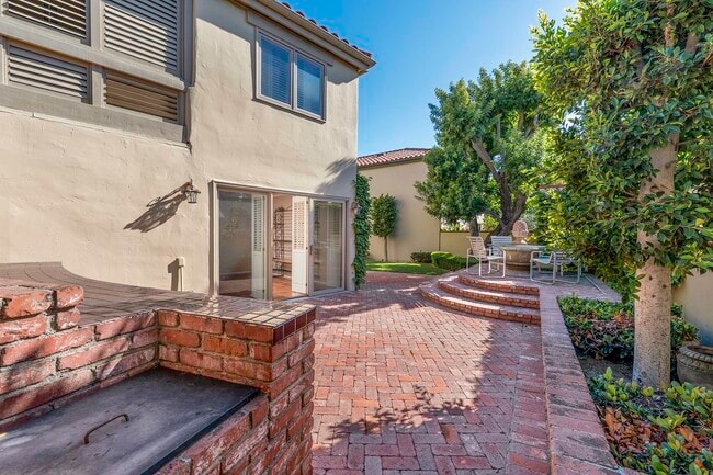 Building Photo - 369 Avenida Granada St