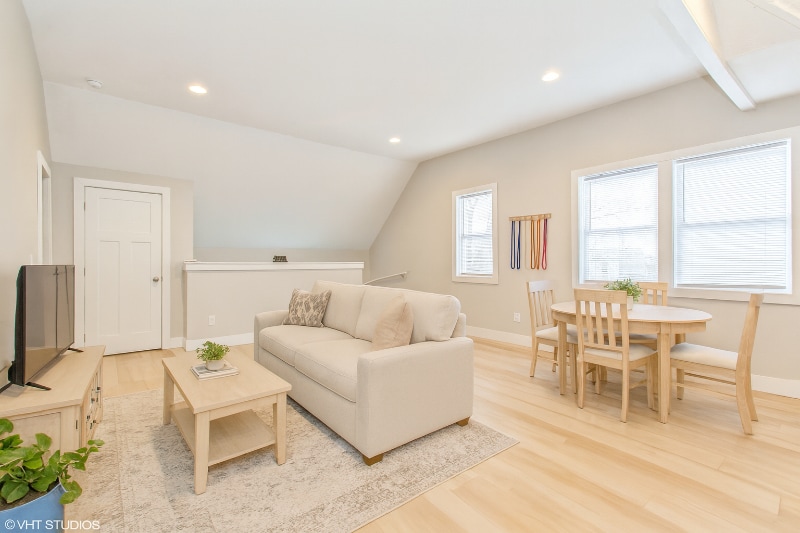 Building Photo - 2508 Lakeshore Dr