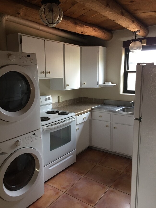 Building Photo - WATSON ADOBE 3 Bedroom 2 Bath 1350/SF