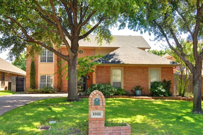 Primary Photo - 3 Bedroom Home - Ridglea Country Club Estates