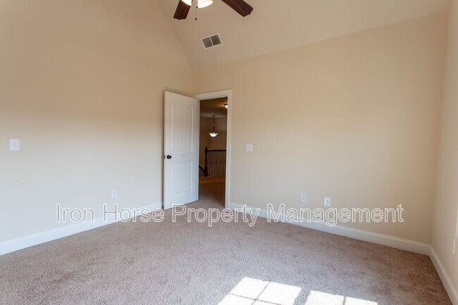 Building Photo - 232 Towns Walk Dr