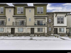 Building Photo - 569 Lewski Ln