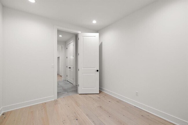 Building Photo - 5968 Willow Grove