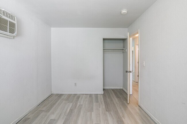 Bedroom - Holmes Flatz