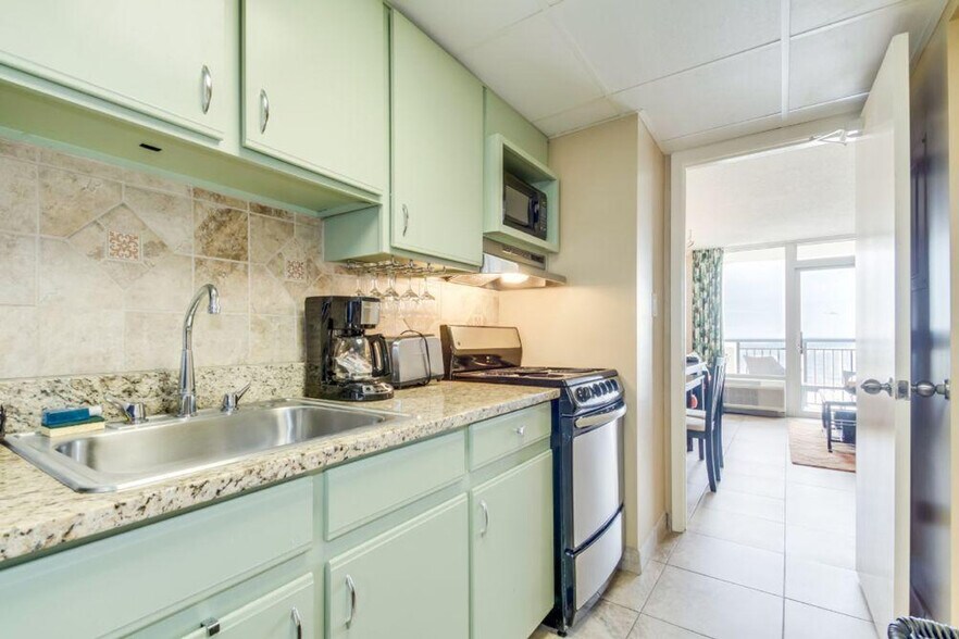 Building Photo - 2300 N Ocean Blvd