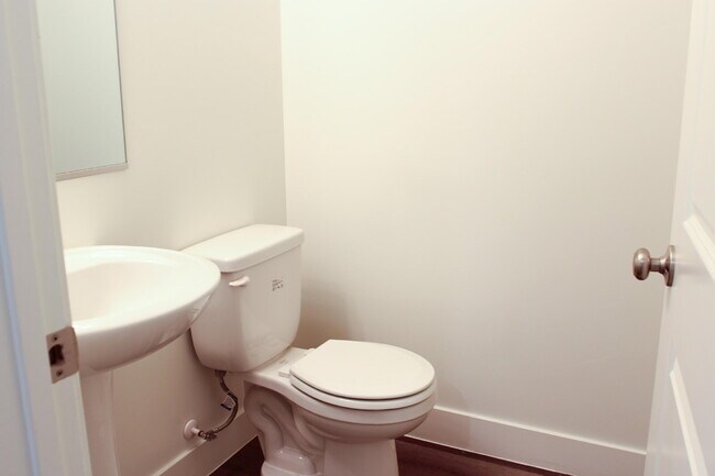 Building Photo - Spacious 4-Bed with 2.5 Baths in St George