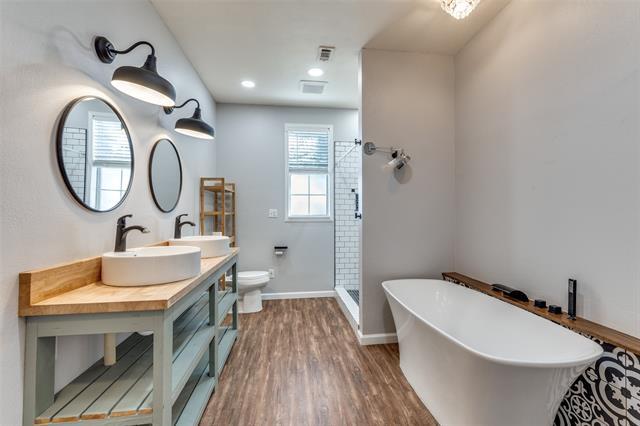 Building Photo - 301 S Weatherford St