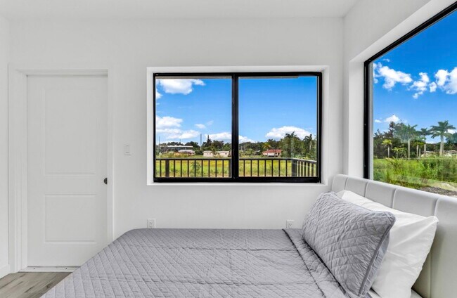Building Photo - Northeast 160th Street, Miami, FL 33162 - 2 BR 2.5 BA townhouse