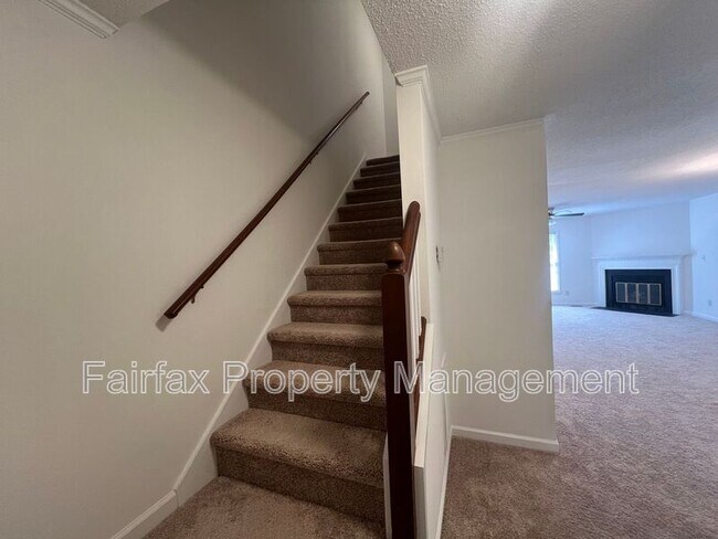 Building Photo - 112 Greenmont Ln