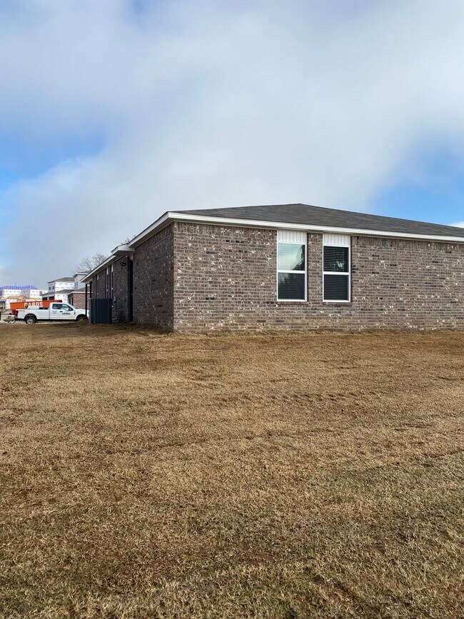 Building Photo - Pre-Leasing Now – Modern 3 Bedroom | 2 Bath Duplex in Lawlis Ranch