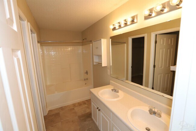 Building Photo - 4100 Spinnaker Pl