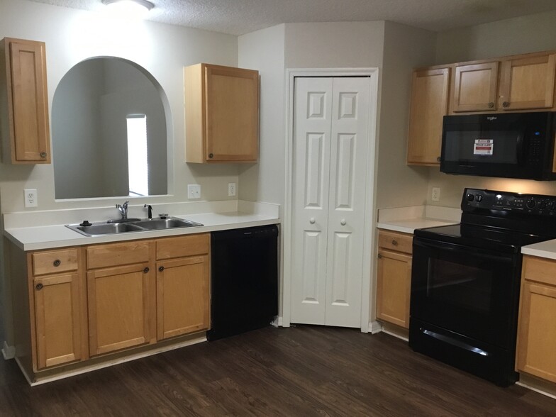 Building Photo - 87211 Kipling Dr