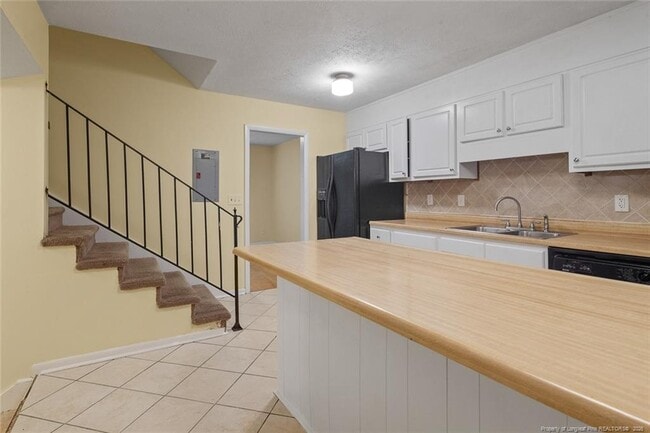 Building Photo - 7591 Beverly Dr