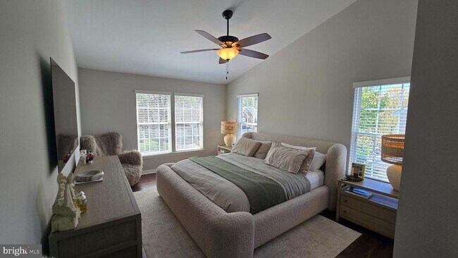 Building Photo - 47400 River Crest St