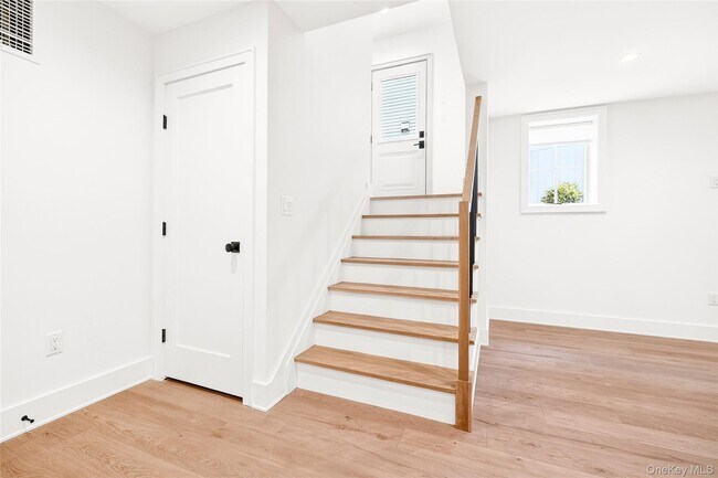 Building Photo - 306 Hunter St