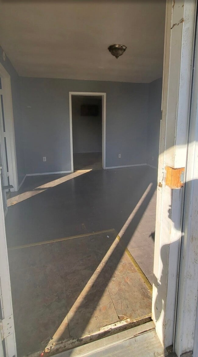 Building Photo - 317 Oak St