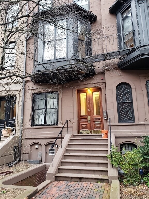 Building Photo - 313 Beacon St