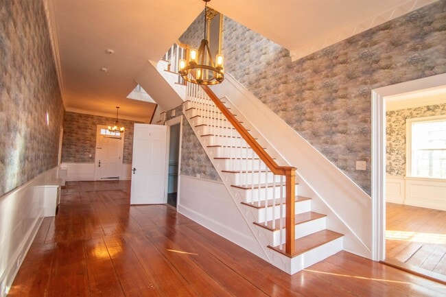 Building Photo - 267 N River Rd