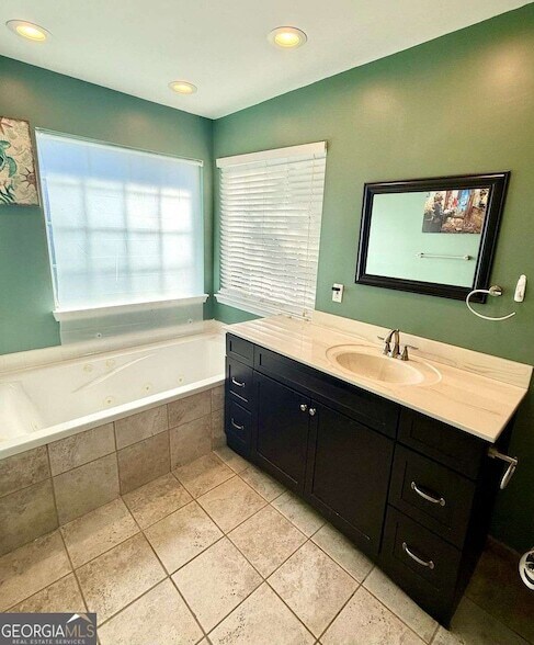 Building Photo - 22 Valley Creek Dr SW