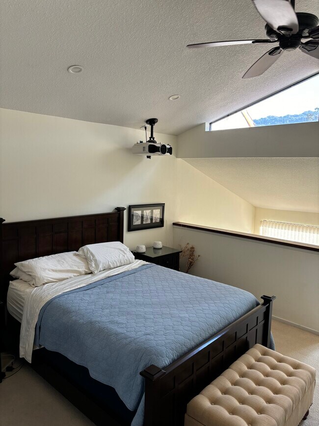 Building Photo - 10926 Bluffside Dr