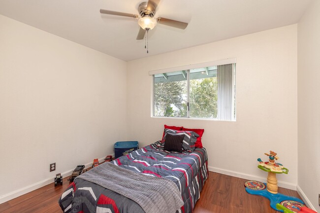 Building Photo - Pool Community and Pet Friendly Home