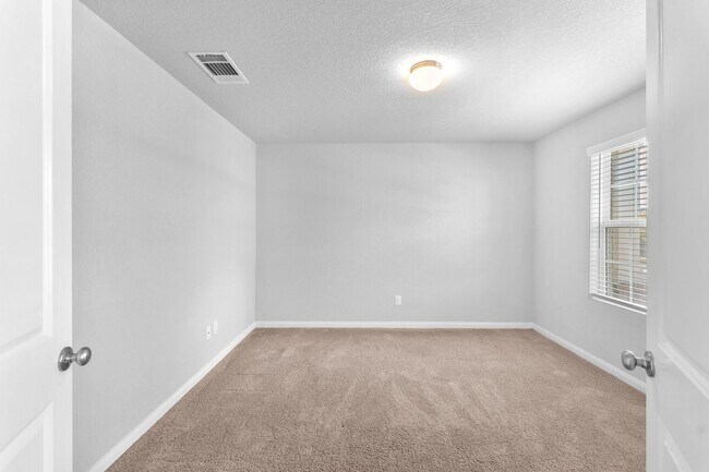 Building Photo - 1044 Raceland Rd