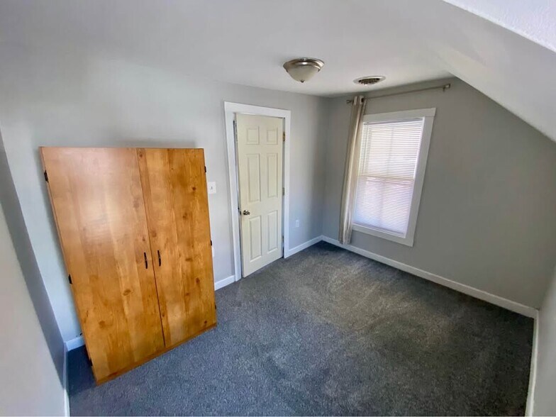 Building Photo - 20 Terra Cotta Ave