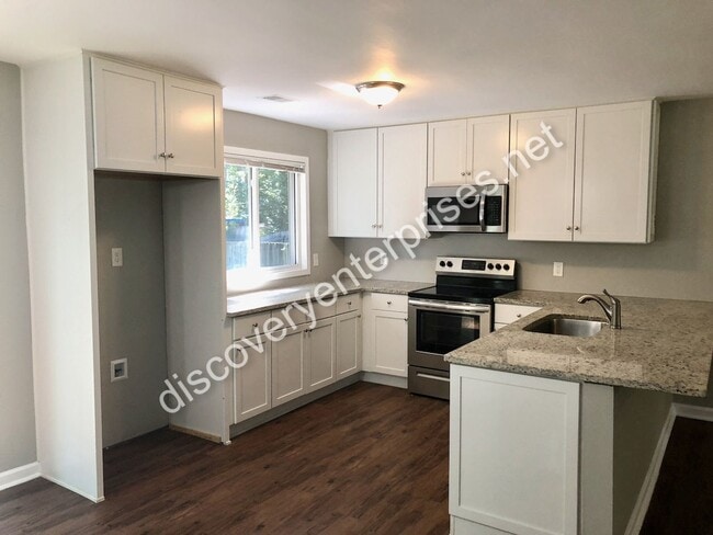 Building Photo - JUST REDUCED! 4 Bdrm / 2 Bath Home - 1st m...